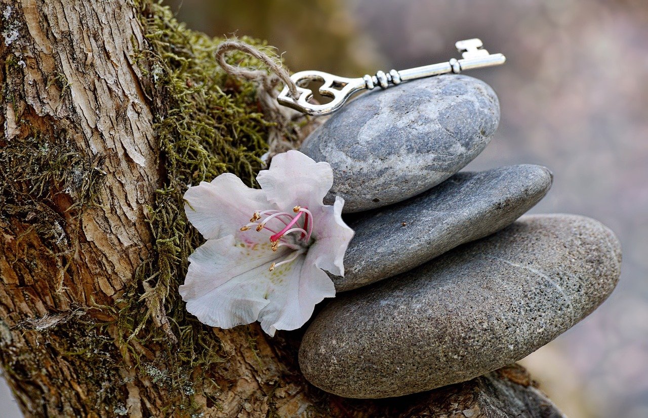 key-cairn-stones-Pixabay-3364325_1280