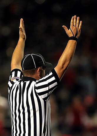 referee-football-authority-power-dreamstime-1503586_1920-web